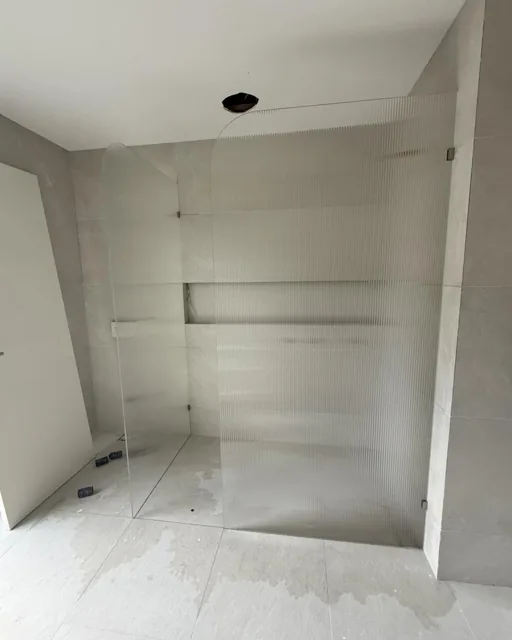 Curved reeded glass shower