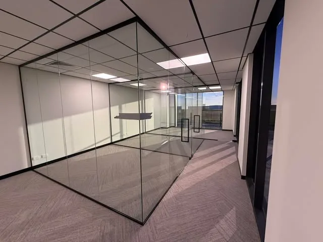 Glass office partitions, Officer